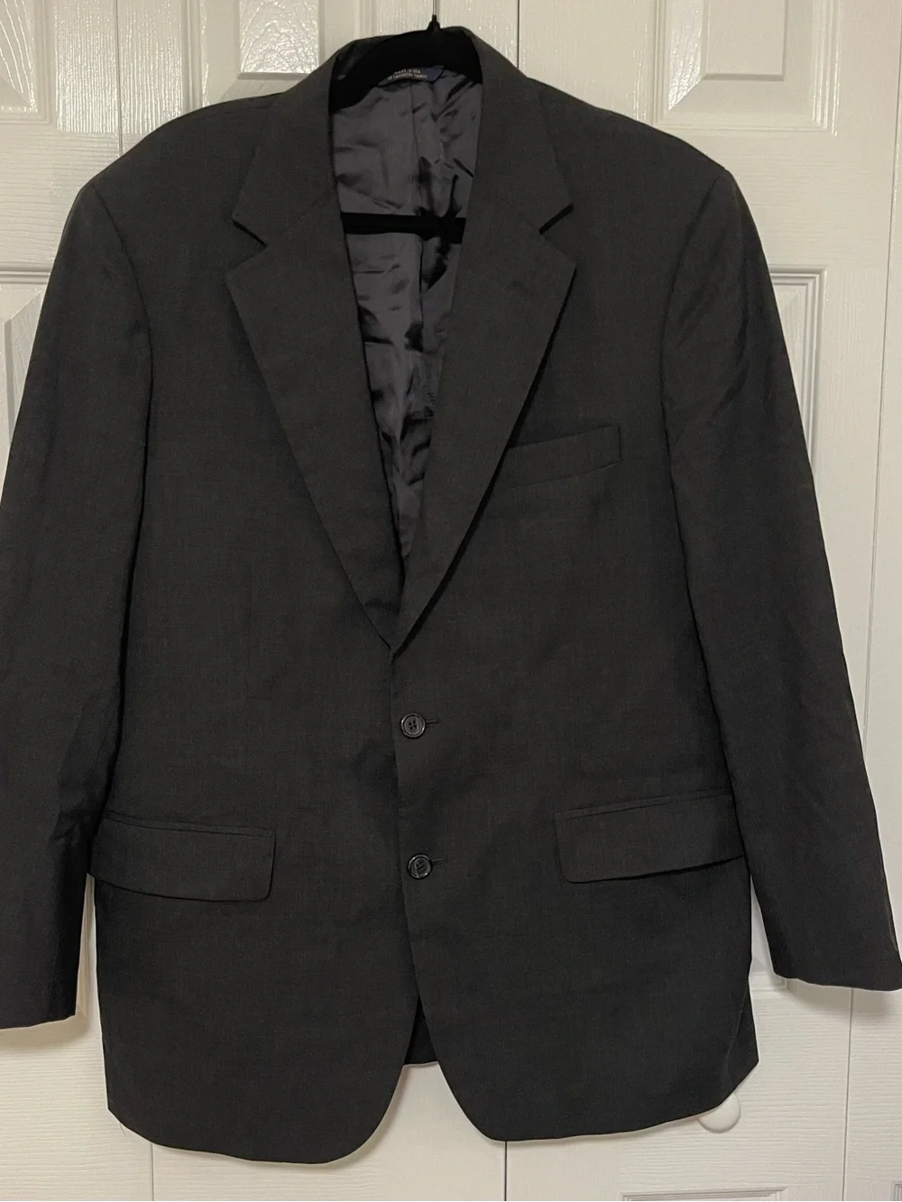 Brooks Brothers Dark Gray Men's Two-Button 💯Wool Suit: polished, tailored, old 💰